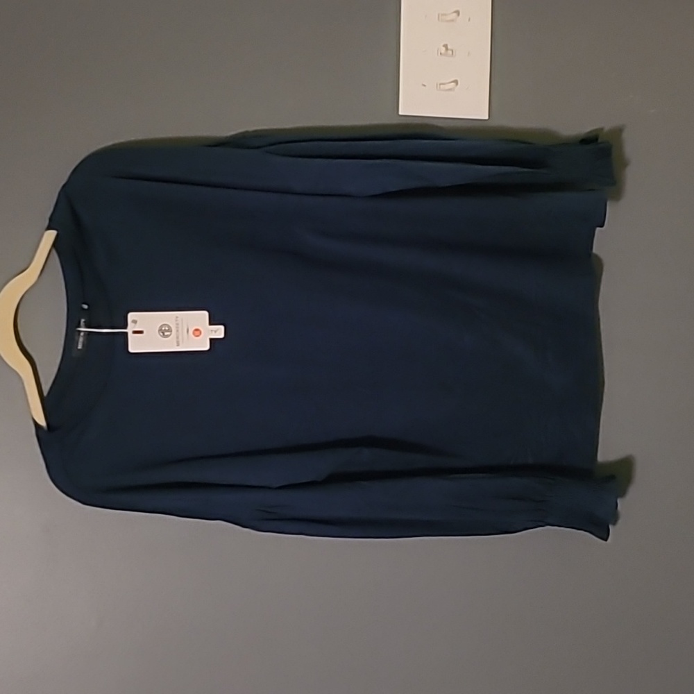 New!! Navy Top with sleeve detail